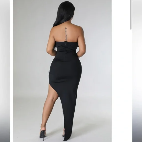 Black high low sleeveless dress with features - Picture 2 of 2